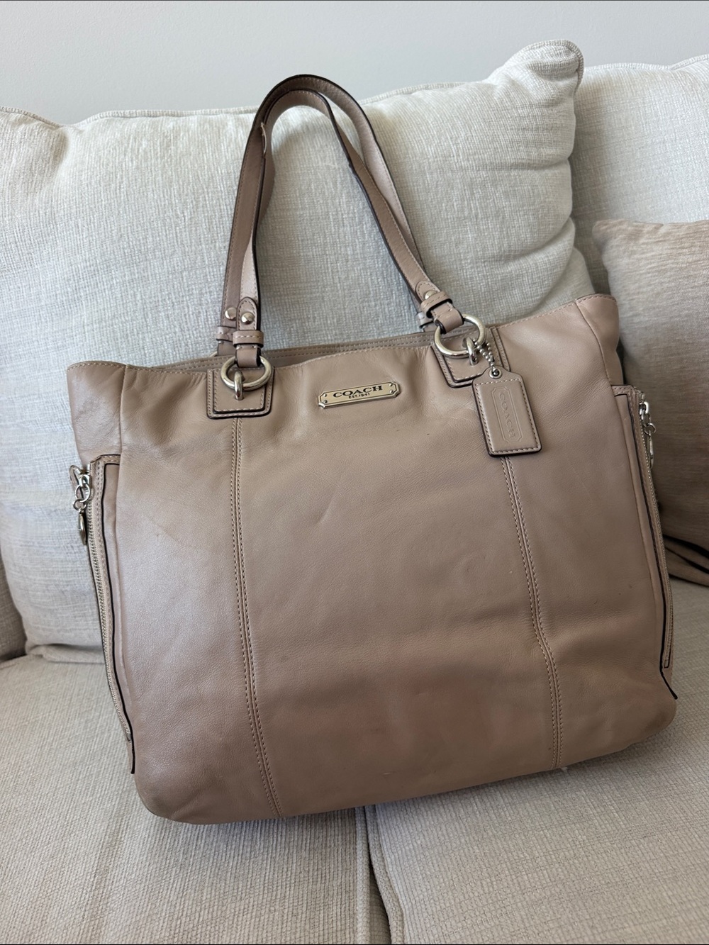 Coach Beige F19456 Leather Gallery Zipper Tote Handbag